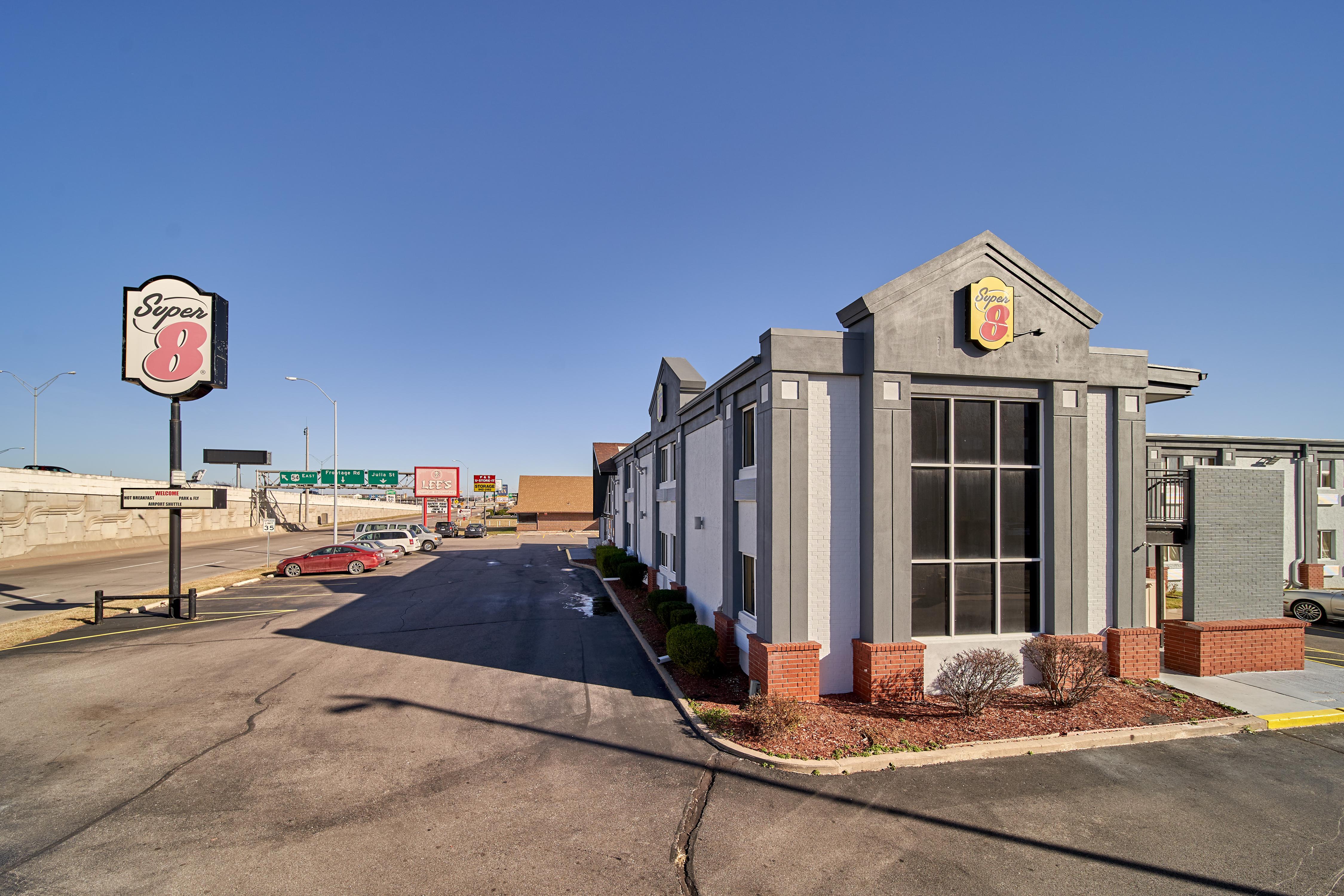 Motel Super 8 By Wyndham Wichita Airport West Kellogg Zewnętrze zdjęcie